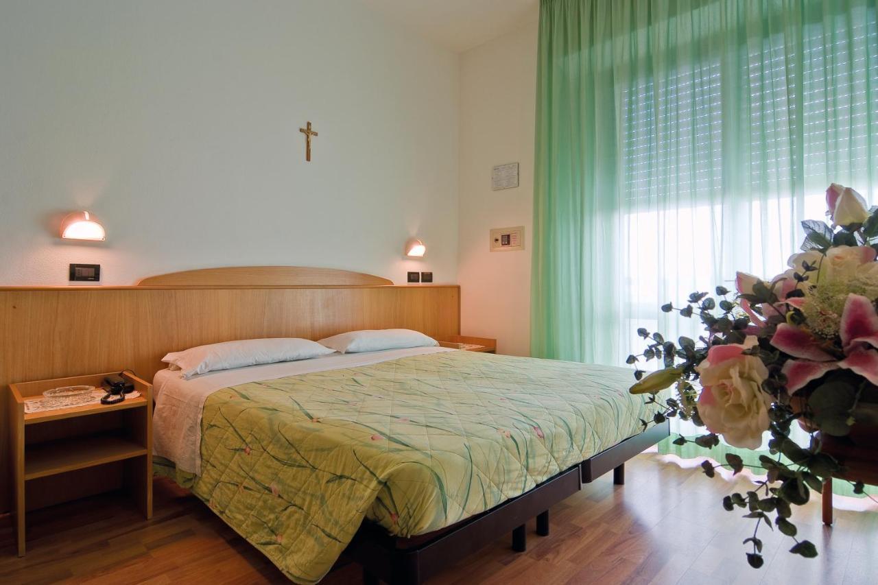 Little Hotel Cesenatico Esterno foto