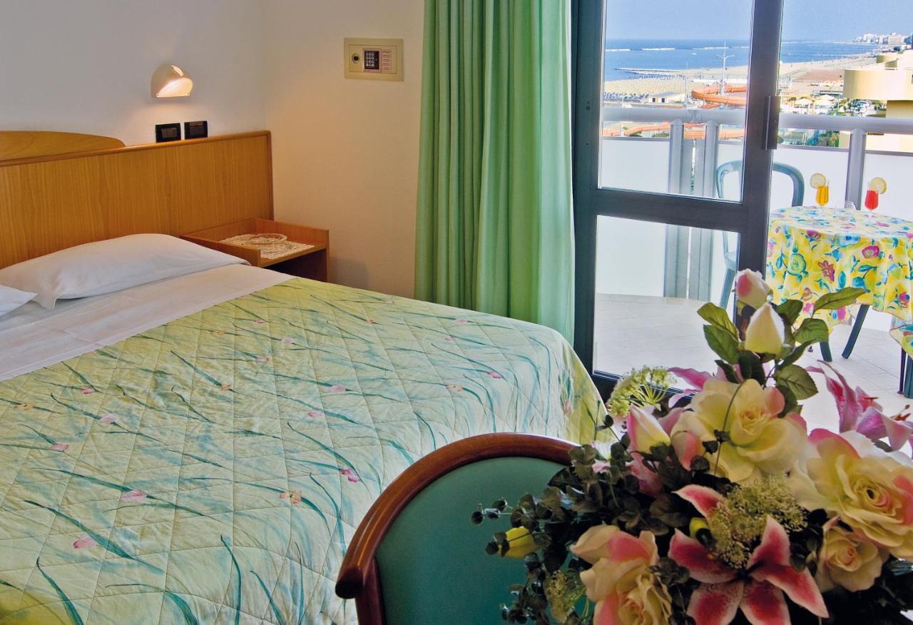 Little Hotel Cesenatico Esterno foto