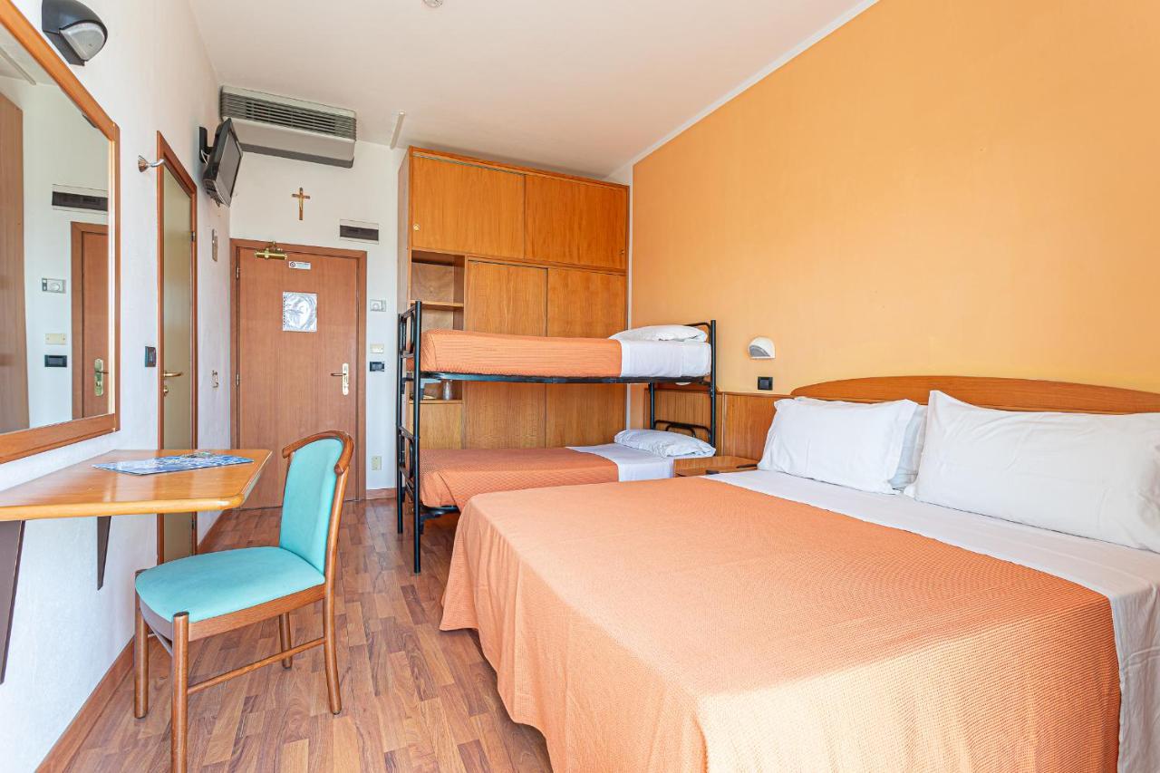 Little Hotel Cesenatico Esterno foto