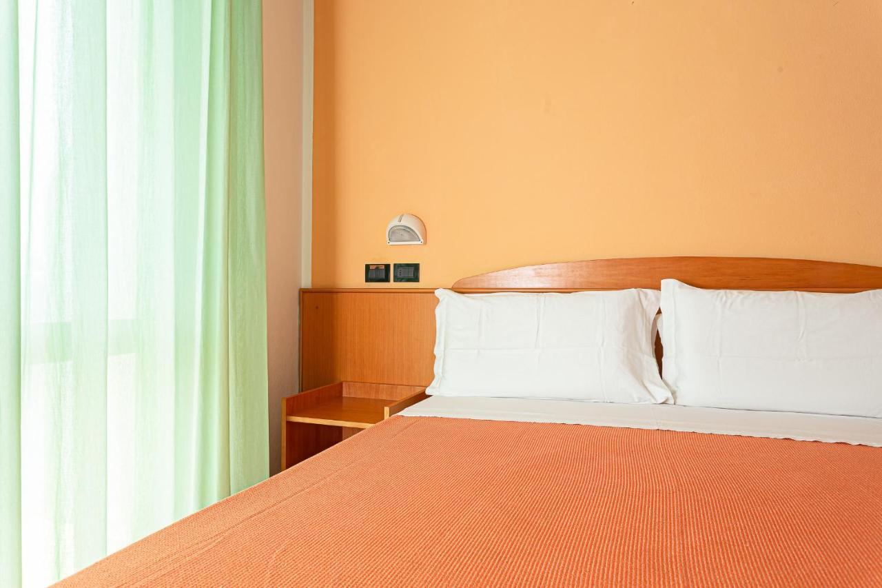 Little Hotel Cesenatico Esterno foto