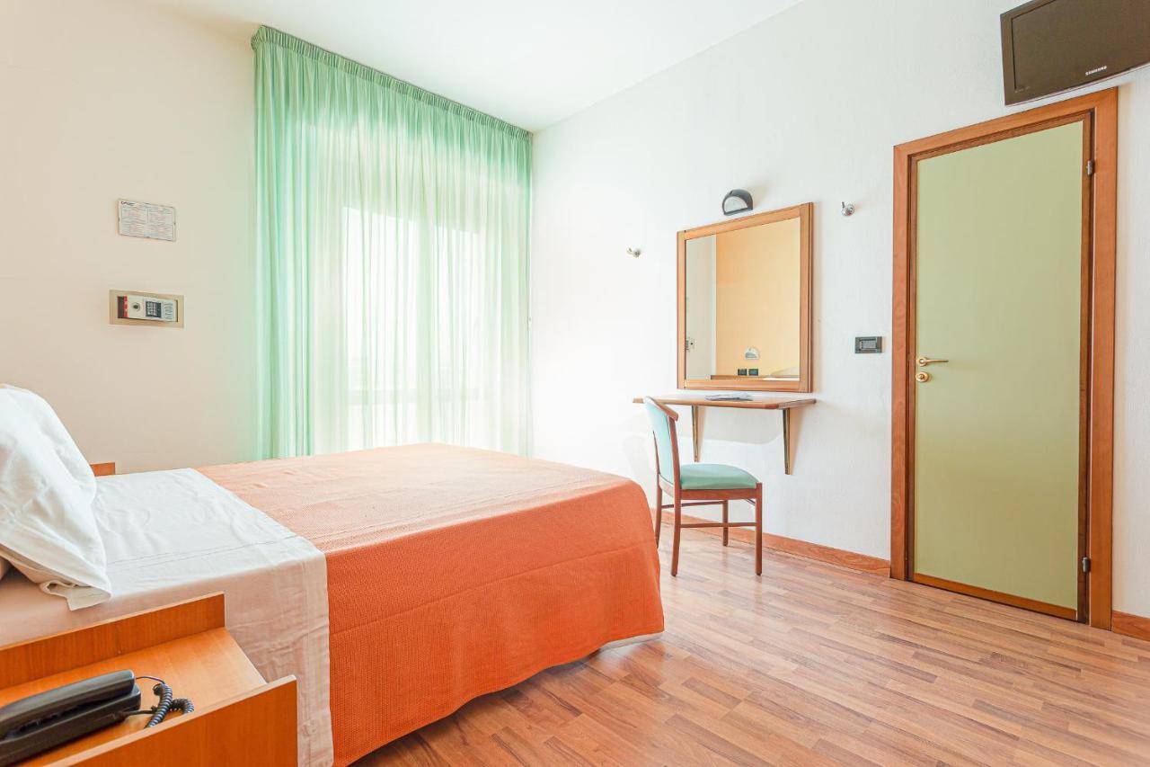 Little Hotel Cesenatico Esterno foto