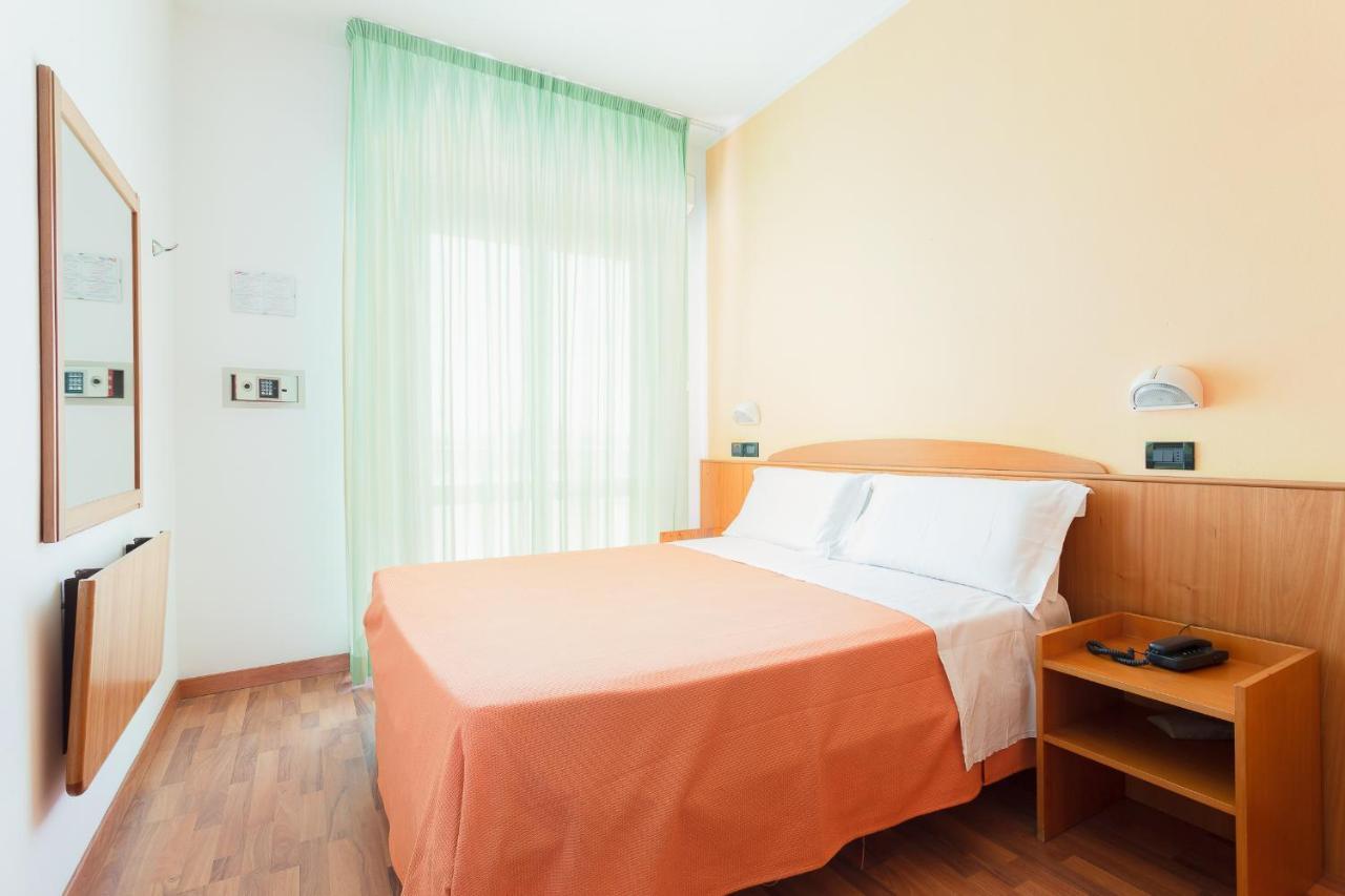 Little Hotel Cesenatico Esterno foto
