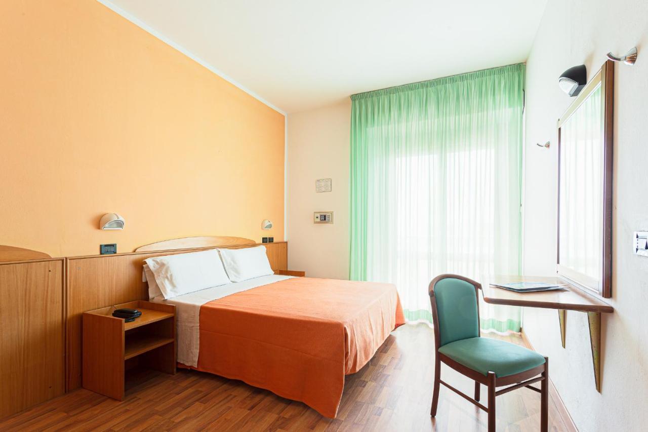 Little Hotel Cesenatico Esterno foto