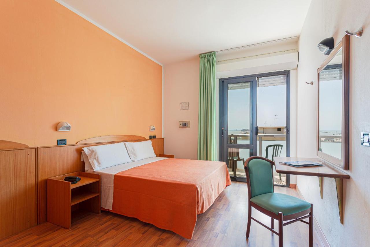 Little Hotel Cesenatico Esterno foto